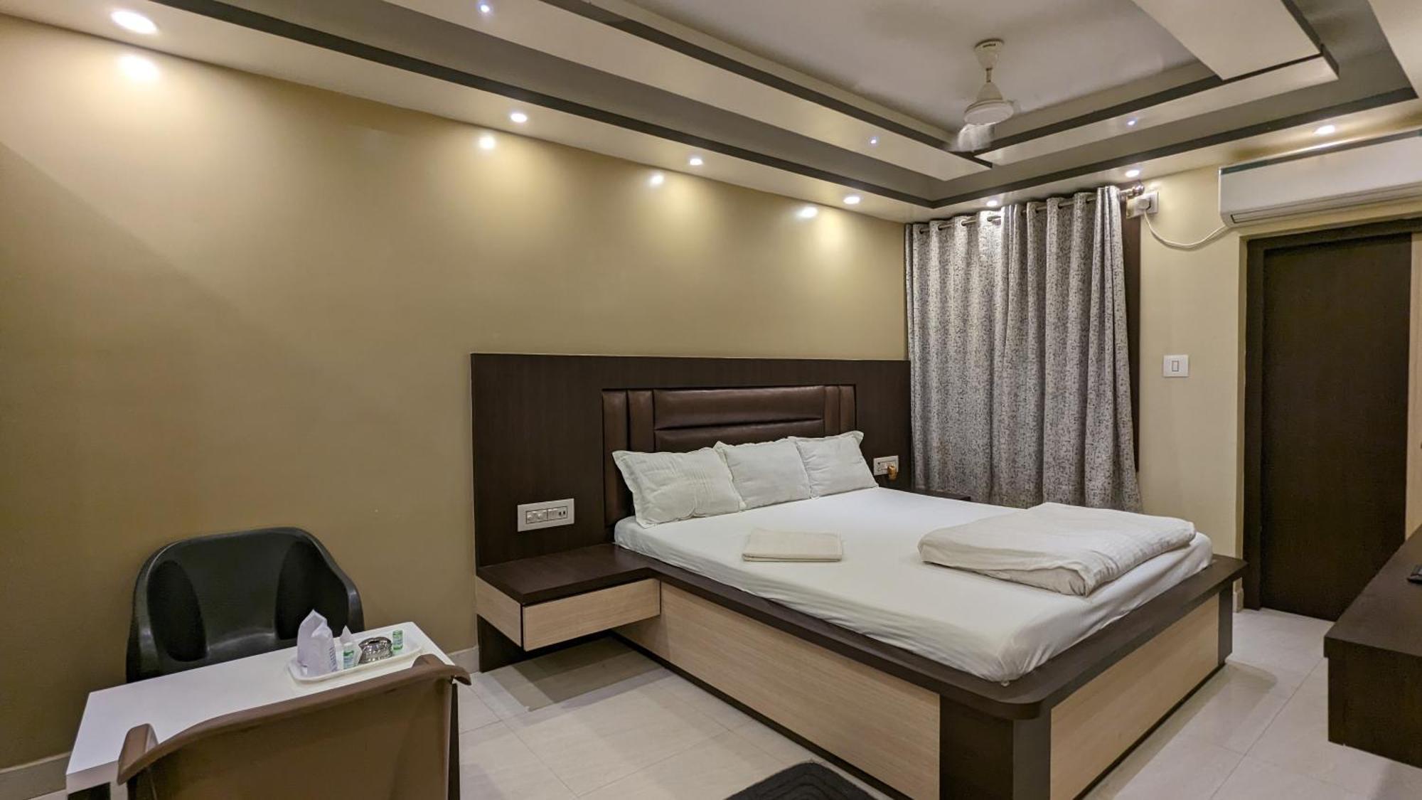 Hotel Binapani Deluxe 1 Тарапит Экстерьер фото